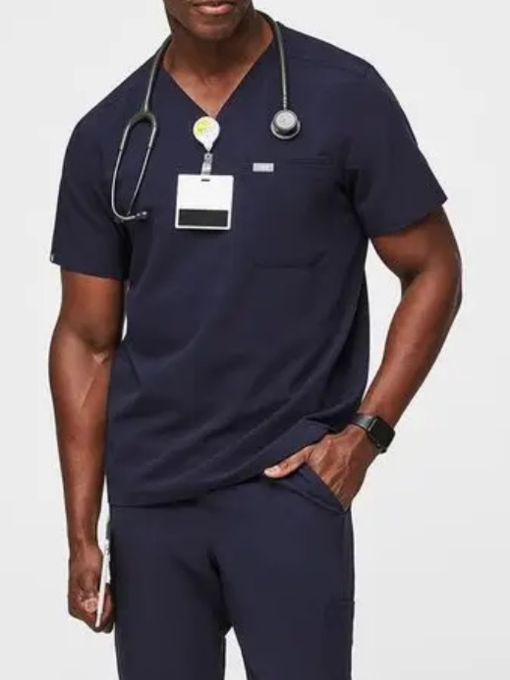 FIGS Leon Three-Pocket Scrub Top in Navy Men’s large